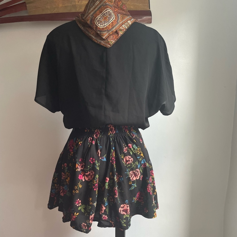 Cute Black Button Up Front Tie Shirt S/M - Picture 2 of 5